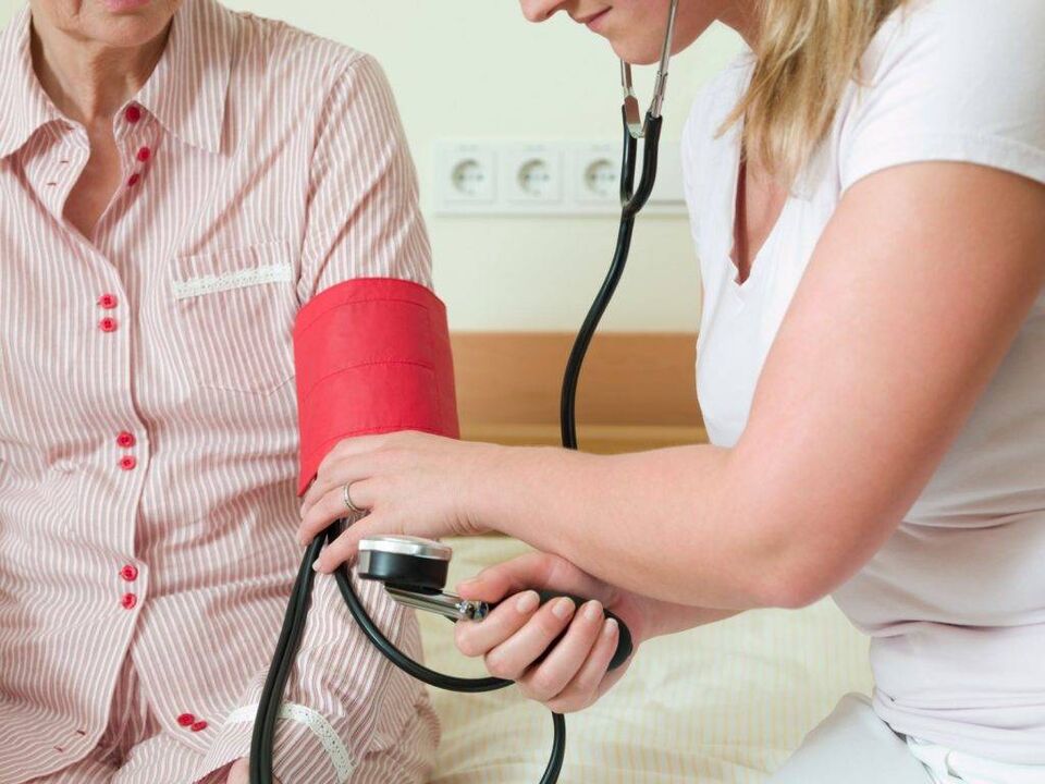 mesure de la tension artérielle pour l'hypertension